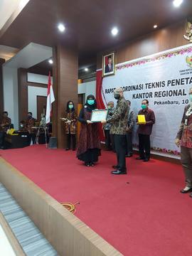 Khazanah Arsip Sekretariat Berupa Dokumentasi (Foto) Tahun 2020 tentang Pengumuman, Sambutan dan ...