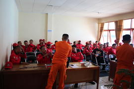 10. Pengarahan dari narasumber tentang cara membuat simpul