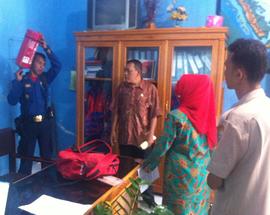 11. Pengarahan dari Anggota pemadam tentang cara menguji kelayakan tabung Apar