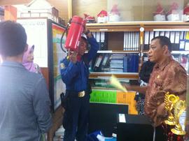 9. Pengarahan Oleh Kasi Pencegahan Kebakaran kepada guru di SDN 07 Belakang Balok