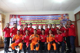 25. Sesi foto bersama peserta dengan narasumber