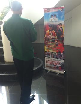 14. Pemasangan Banner pada kantor Balaikota Bukittinggi