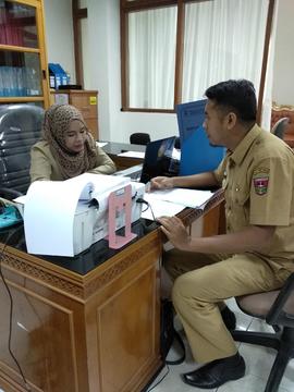Khazanah Arsip saudara M.Idris dengan salah seorang Kasubag di Bagian Organisasi Sekretariat Daer...