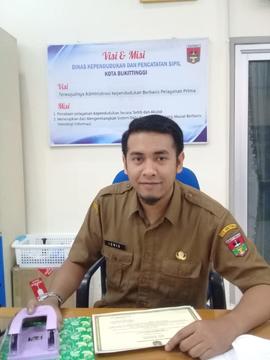 khazanah arsip foto Kepala Seksi Sistem Informasi Administrasi Kependudukan, Muhammad Idris Adi S...