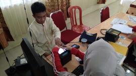 Khazanah arsip Foto Perekaman KTP-el ke Sekolah-sekolah