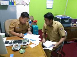 Khazanah Arsip konsultasi saudara M.Idris dengan Tenaga Administrator Database Dinas Capil  dalam...