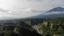 Foto Udara Taman Panorama Lobang Jepang dan Ngarai Sianok Bukittinggi Tahun 2017 8