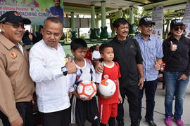 Coaching Clinic Sepakbola 2018 dengan Indra Syafri 71