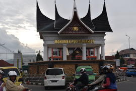 Foto Revitalisasi Jenjang, Pedestrian dan Monumen Kota Bukittinggi Tahun 2017 dan 2018 133