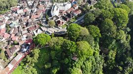 Foto Udara Taman Panorama Lobang Jepang dan Ngarai Sianok Bukittinggi Tahun 2017 10