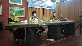 Foto Bapak Kepala Disdikbud, Bunda Paud, dan Bapak Walikota BKT dalam  kegiatan  pelatihan Teknol...