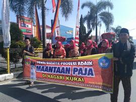 Khazanah Arsip Pawai Budaya Prosesi Adaik MAANTAAN PAJA Di Nagari Kurai