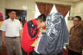 14-5-2016 sabtu lembur penyerahan piagam siswa berprestasi di rumah  1