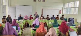 Foto MC sedang memberikan pengarahan dalam Kegiatan Bimtek Pengembangan Konten/Produksi Pembelaja...