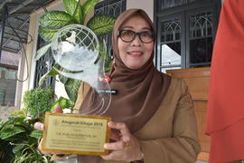 Khaznah Arsip Anugrah Kihajar Tahun 2018 oleh H.M Ramlan Nurmatias,SH. Atas Kepedulian dan Komitm...