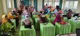 Foto anggota dalam Kegiatan Bimtek Pengembangan Konten/Produksi Pembelajaran BDR untuk Google Cla...