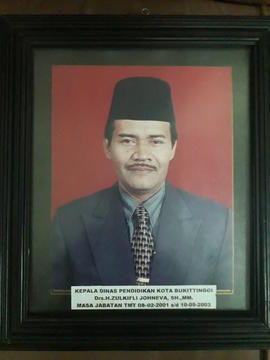 Foto 08 Kepala Dinas Pendidikan dan Kebudayaan Kota Bukittinggi yang  kedelapan  ( Drs. Zulkifli ...