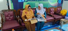 Foto Pengawas Sedang Berdiskusi Pembimbingan dan pemantauan pada kepala sekolah dan guru binaan  ...