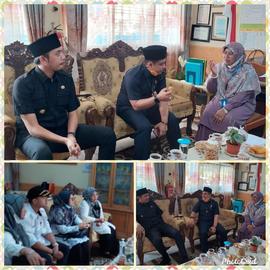 foto bapak walikota sedang berbicara dengan guru SDN 6 Parit Antang
