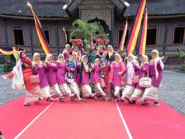 Pawai Budaya Prosesi Adaik Maantaan Paja Di Nagari Kurai