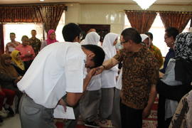 14-5-2016 sabtu lembur penyerahan piagam siswa berprestasi di rumah  1