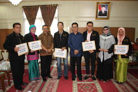 14-5-2016 sabtu lembur penyerahan piagam siswa berprestasi di rumah  1