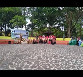 Khazanah Arsip Lomba Melukis Baju Anak Bersama Ayah Dalam Rangka Pencanangan Sehari Bersama Ayah