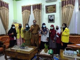 Foto Bersama dalam Kegiatan  surah terima Program kampus mengajar angkatan 2 tahun 2021 Jumlah  m...