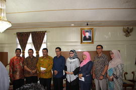 14-5-2016 sabtu lembur penyerahan piagam siswa berprestasi di rumah  1