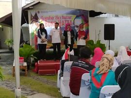 foto peserta sedang mendengarkan arahan