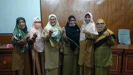 Foto ibuk pegawai disdikbud dalam kegiatan Pelapasan ASN Disdikbud Kota Bukittinggi yang sudah da...