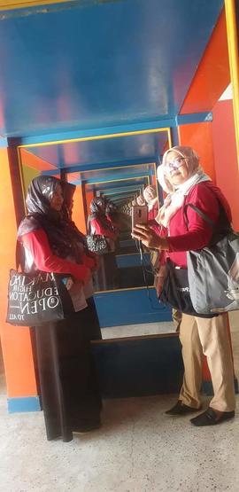 foto pengawas dari disdikbud dalam acara pengawasan TK