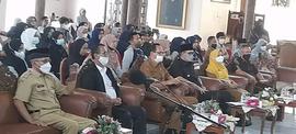 foto bapak/ ibuk, dan peserta dalam  seminar hasil kajian museum rumah kelahiran bung hatta sekal...