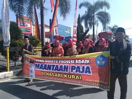 Pawai Budaya Prosesi Adaik Maantaan Paja Di Nagari Kurai Tahun 2018