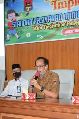 Foto Bapak Kepala Disdikbud Sedang Memberikan Arahan dalam Kegiatan Rapat Koordinasi Implementasi...
