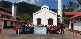 foto bersama seluruh peserta dan pengawas  acara museum tour