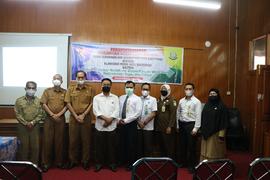 foto bersama bapak kepala disdikbud dan rekan kerja dalam kegiatan  Penandatangan Perjanjian Kerj...