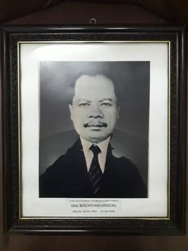 Foto 05 Kepala Dinas Pendidikan dan Kebudayaan Kota Bukittinggi yang kelima (Drs. Bachtiar Hascal...
