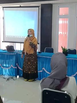 Foto Pengawas Sedang Memberikan Arahan dalam Acara Narasumber sekolah keluarga tg 17 juni 2021 di...