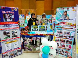 foto ibuk Dewi Hartati dan ibuk Rinawati gelar karya dalam acara diklat calon kepala sekolah SD, ...
