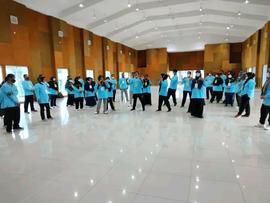 foto calon kepala sekolah sedang latihan bersama