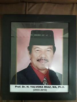 Foto 09 Kepala Dinas Pendidikan dan Kebudayaan Kota Bukittinggi yang  kesembilan ( Prof. Dr. H. Y...