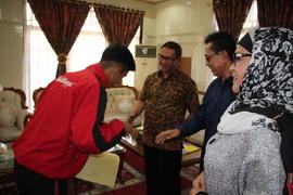 14-5-2016 sabtu lembur penyerahan piagam siswa berprestasi di rumah  1