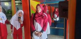 foto pengawas dari disdikbud yang ikut acara museum tour