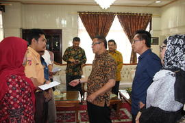 14-5-2016 sabtu lembur penyerahan piagam siswa berprestasi di rumah 1