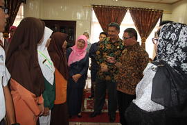 14-5-2016 sabtu lembur penyerahan piagam siswa berprestasi di rumah  1