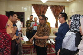14-5-2016 sabtu lembur penyerahan piagam siswa berprestasi di rumah 1