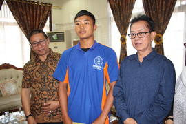 14-5-2016 sabtu lembur penyerahan piagam siswa berprestasi di rumah  1