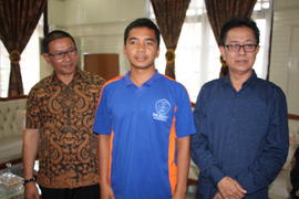 14-5-2016 sabtu lembur penyerahan piagam siswa berprestasi di rumah  1
