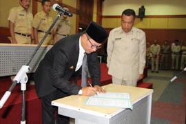 05-12-2016 Senin, Pelantikan Kepala Sekolah SD dan SMP di Lingkungan Pemko BKT (di bawah naungan ...